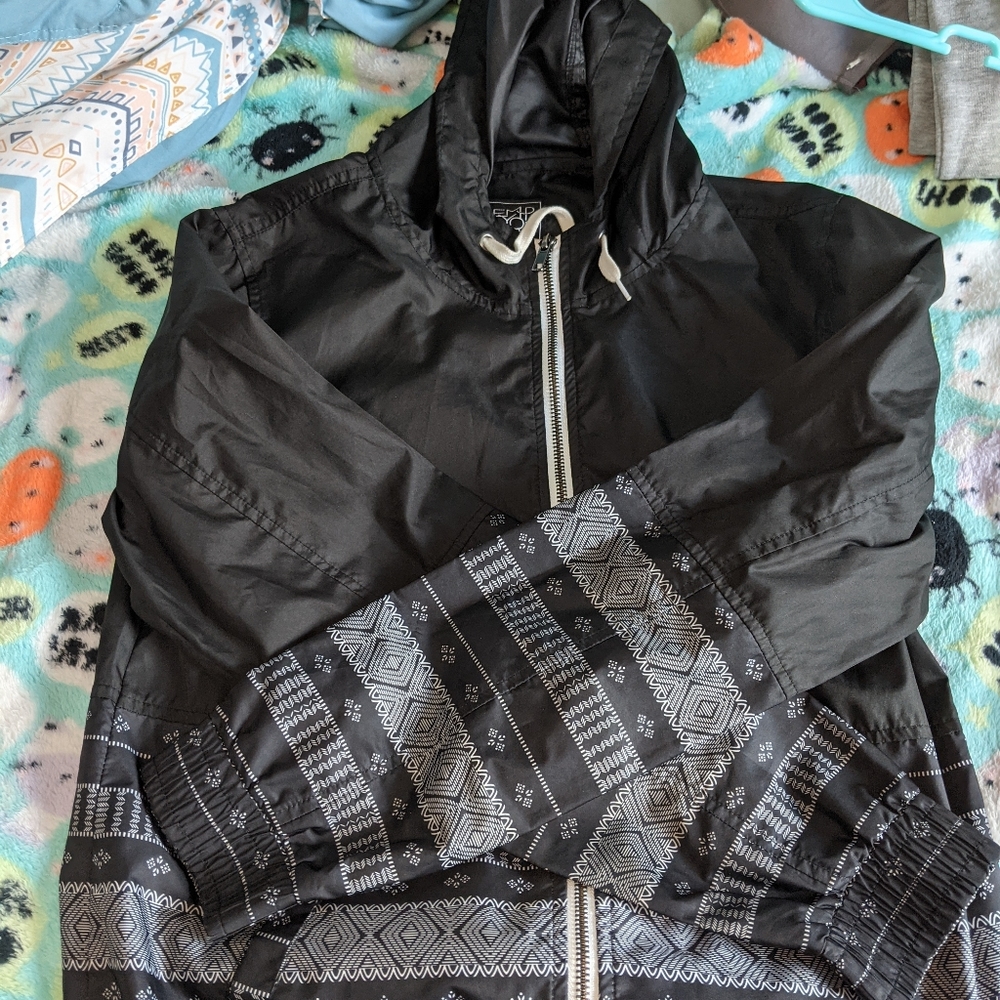 Black windbreaker - Picture 4 of 4